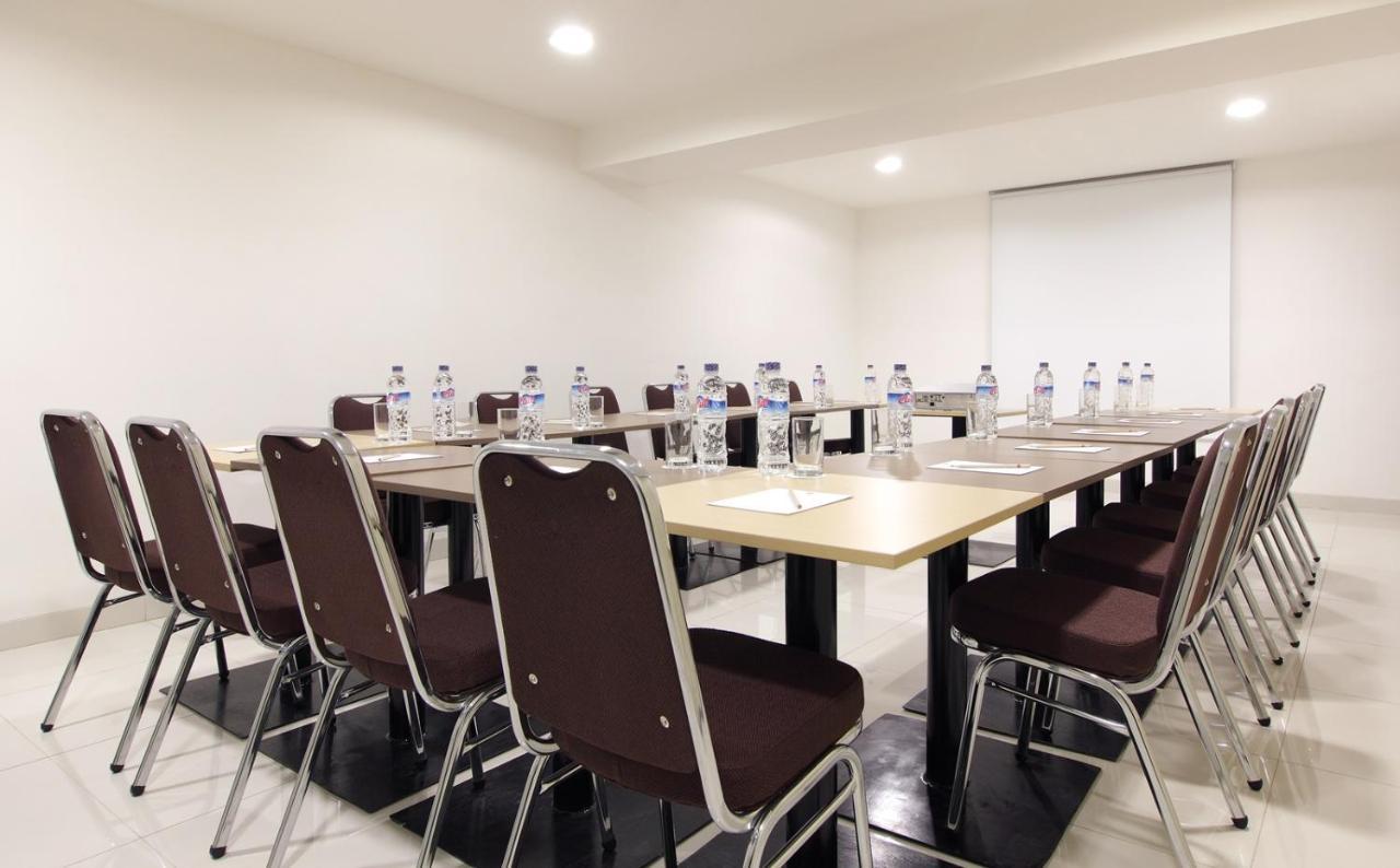 Amaris Hotel Mangga Besar Джакарта Екстериор снимка