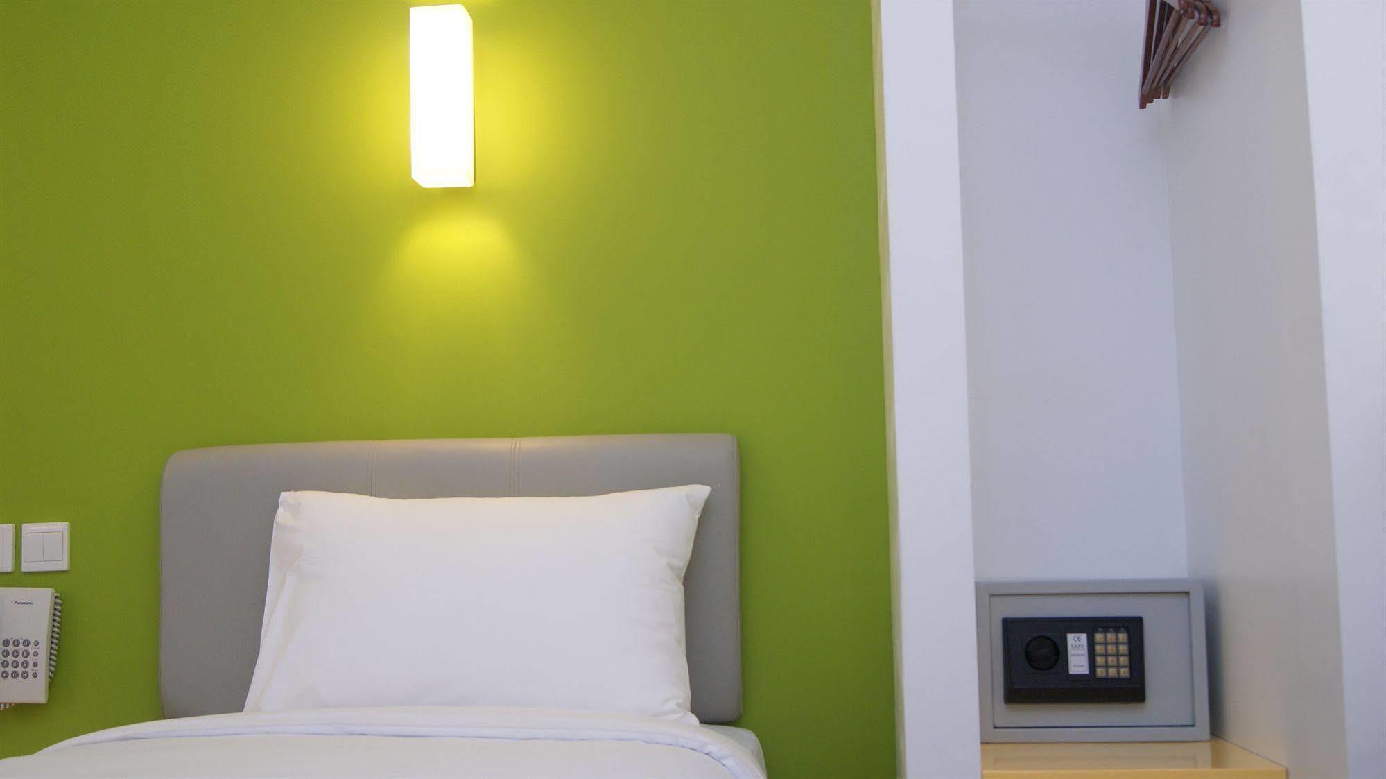 Amaris Hotel Mangga Besar Джакарта Екстериор снимка